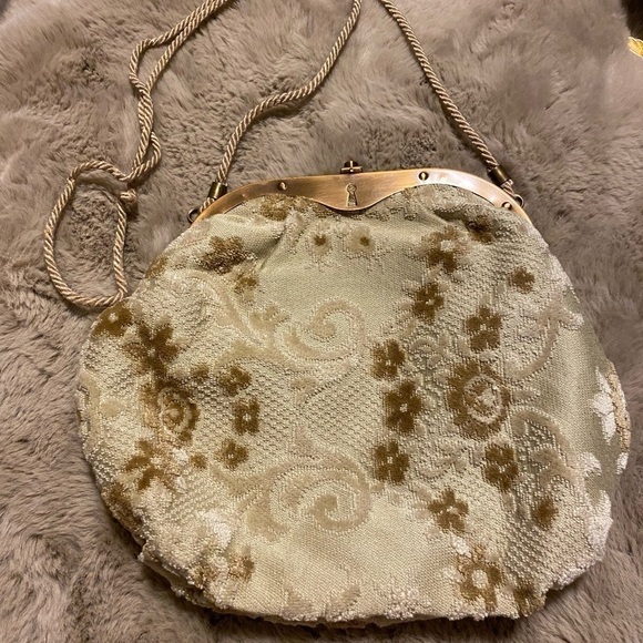 Vintage richmark USA keyhole baroque flower tapestry snap clip crossbody purse - Picture 2 of 7